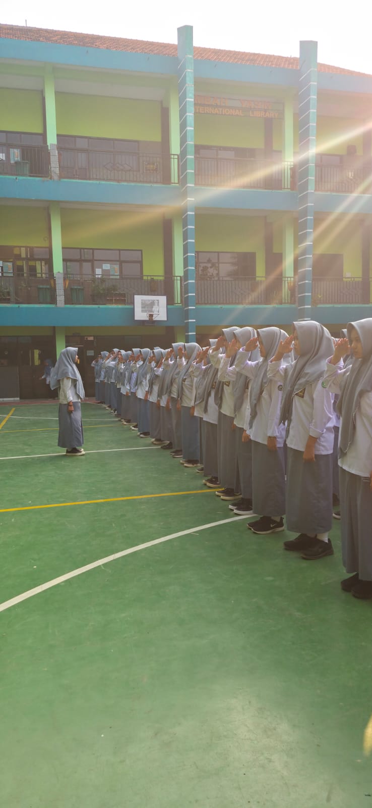 Membangun Semangat Kedisiplinan Melalui Apel Senin Pagi SMA Excellent Al-Yasini